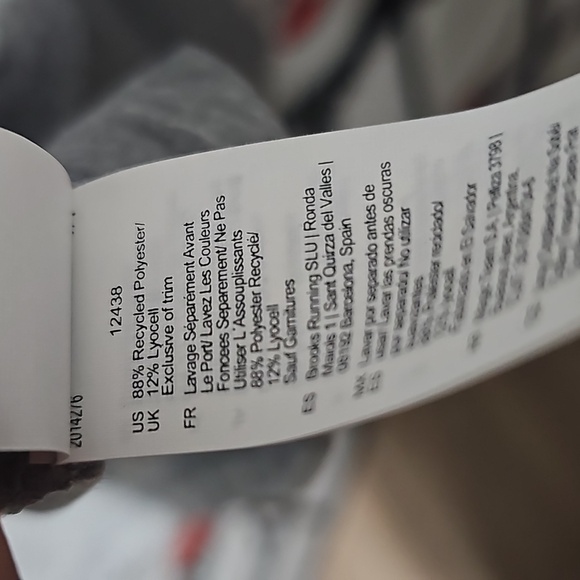 Brooks Run Merry Distance Snow What fun it is to Run Tee XL NWT - Picture 5 of 6